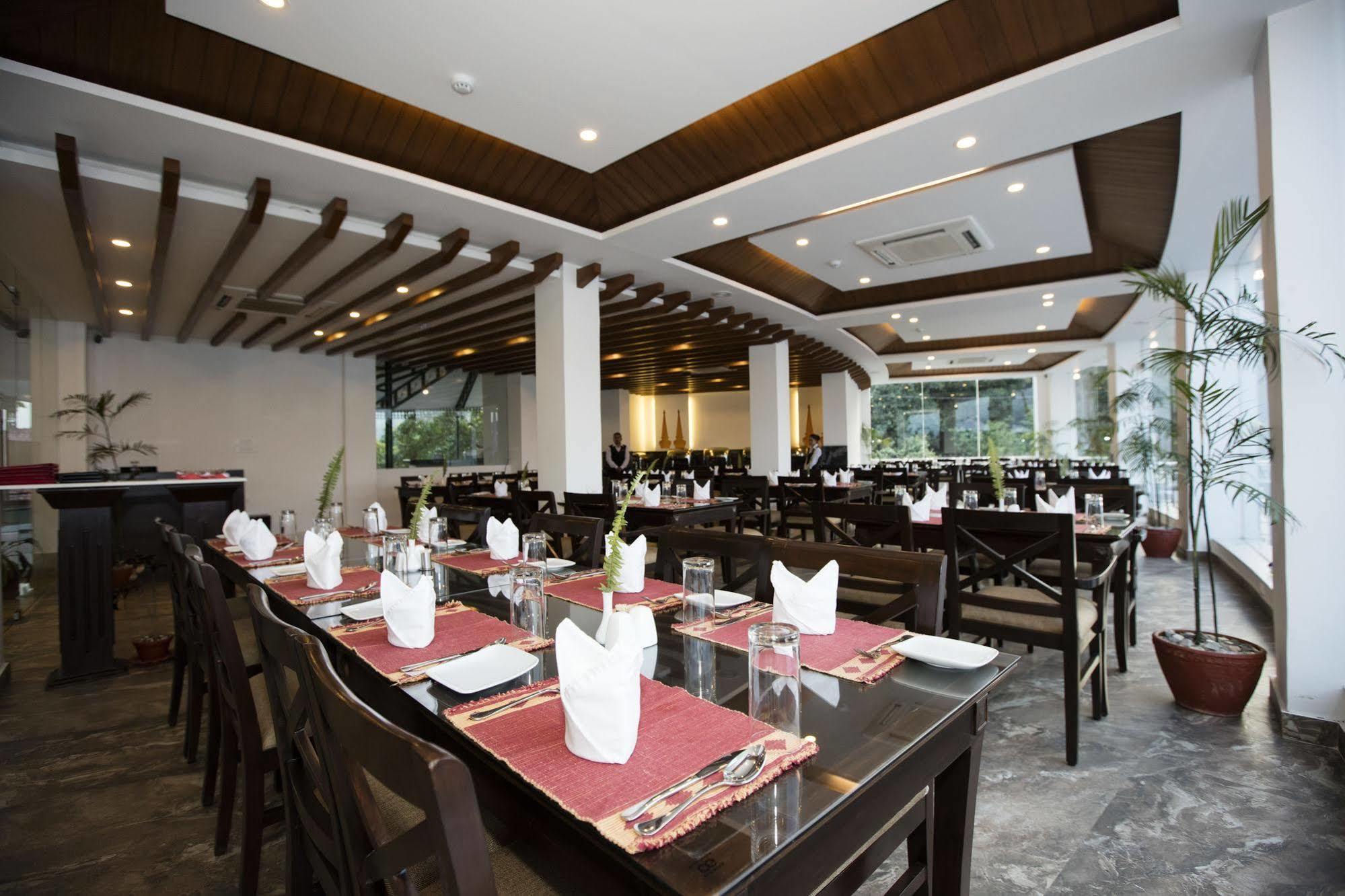 Himalayan Front Hotel By Kgh Group Pokhara Exterior foto